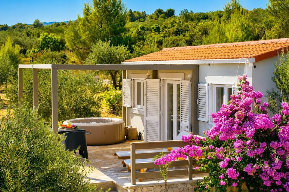 Property building, Patio, Natural landscape, Garden, View (from property/room), Balcony/Terrace, Garden view