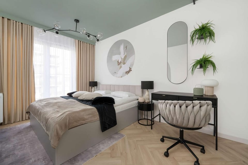 Bed, Living room, Photo of the whole room, Seating area, Bedroom