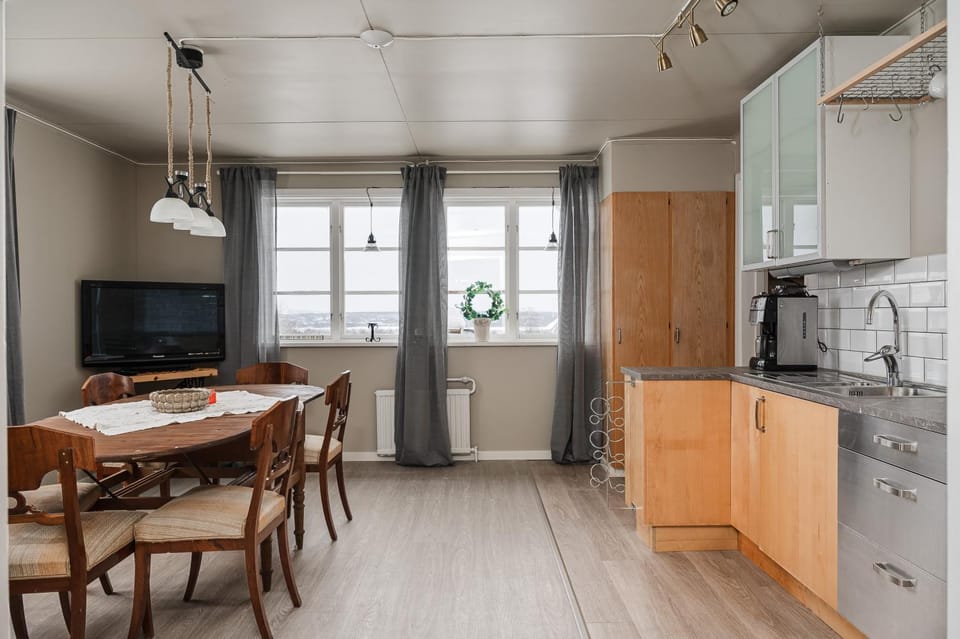 TV and multimedia, Kitchen or kitchenette, Dining area