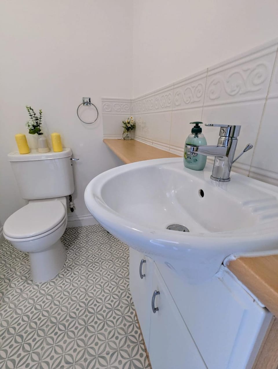 Cosy 3 story home House in England