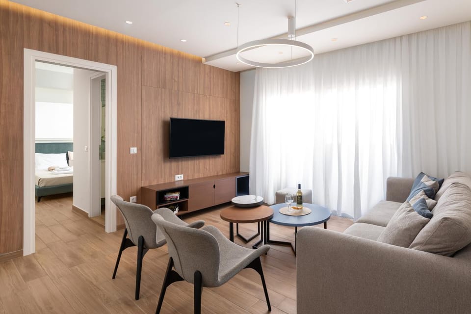 TV and multimedia, Living room, Seating area, Evening entertainment