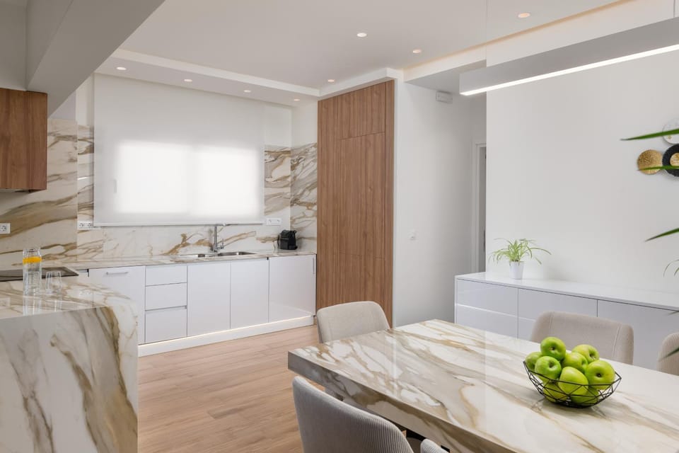 Kitchen or kitchenette, Dining area, stove
