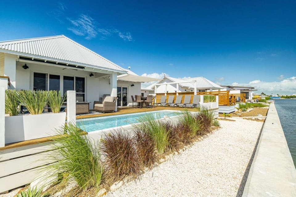 Peace of Mind and Mistico Beach Club plus Boat Shuttle Villa in Corozal District