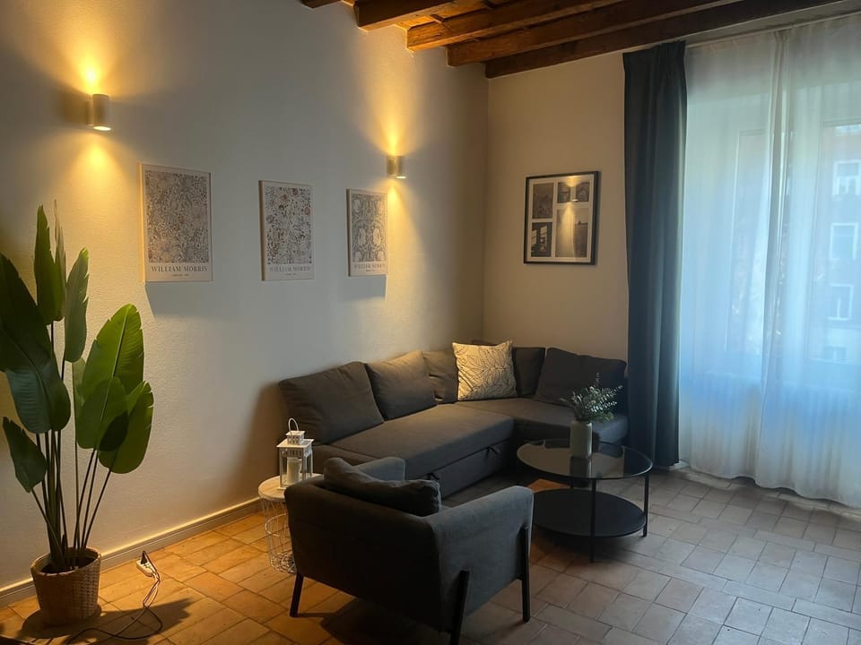 Communal lounge/ TV room