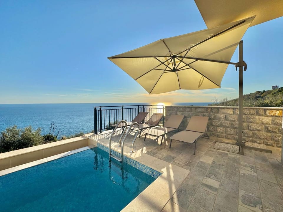 View (from property/room), Balcony/Terrace, Pool view, Swimming pool, sunbed