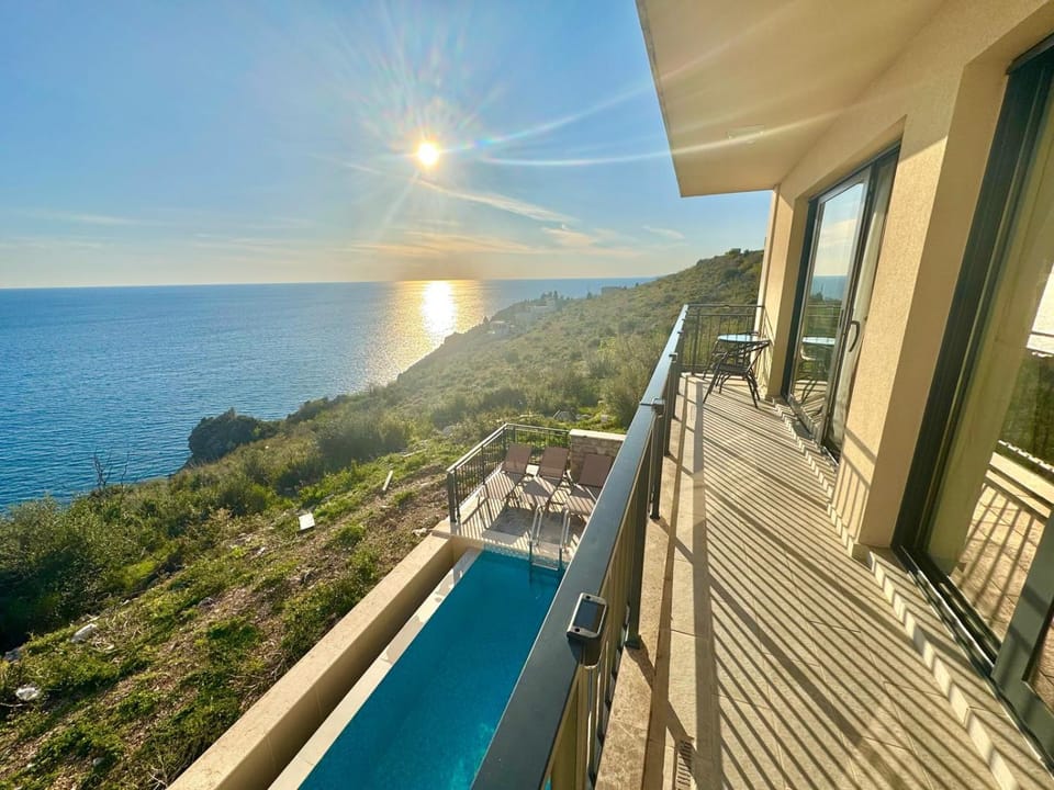 Natural landscape, View (from property/room), Balcony/Terrace, Mountain view, Pool view, Sea view, Swimming pool