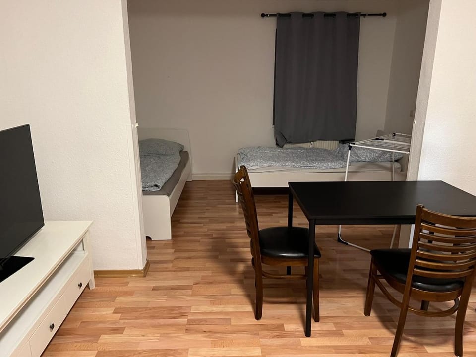Günstige Ferien- und Monteurswohnung in Böhlen südlich von Leipzg Nähe A72 Apartment in Saxony