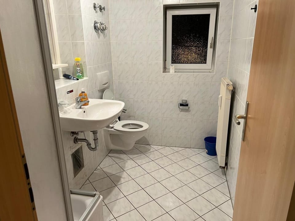 Günstige Ferien- und Monteurswohnung in Böhlen südlich von Leipzg Nähe A72 Apartment in Saxony