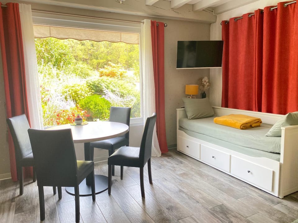 La Douceur de Vivre près du parc Le Pal Apartment in Bourgogne-Franche-Comté