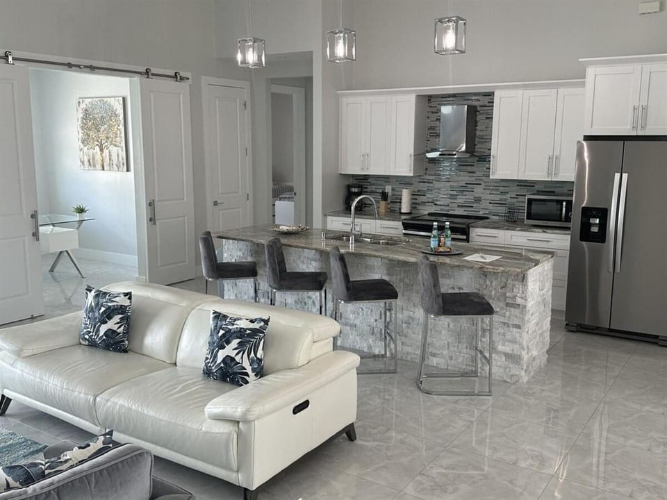 Kitchen or kitchenette, Living room