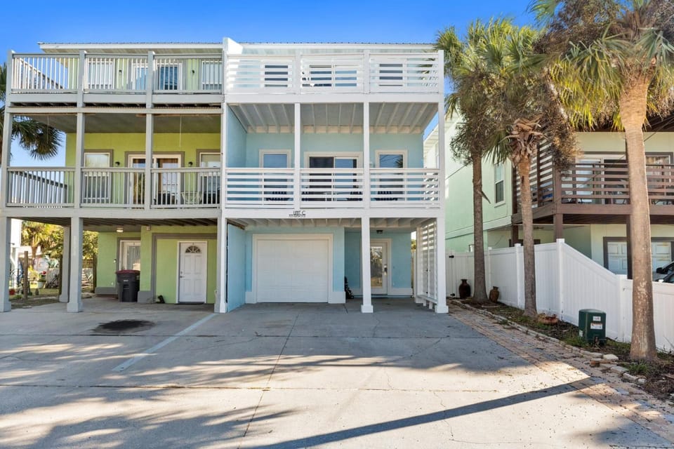 Property building, Facade/entrance, Day, Parking