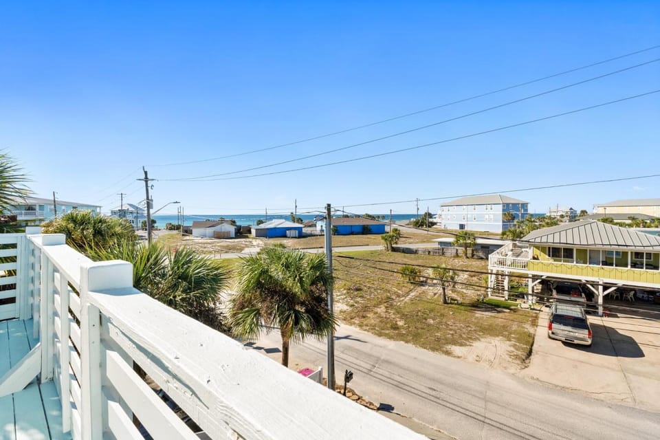 Property building, Day, Neighbourhood, Natural landscape, Sea view