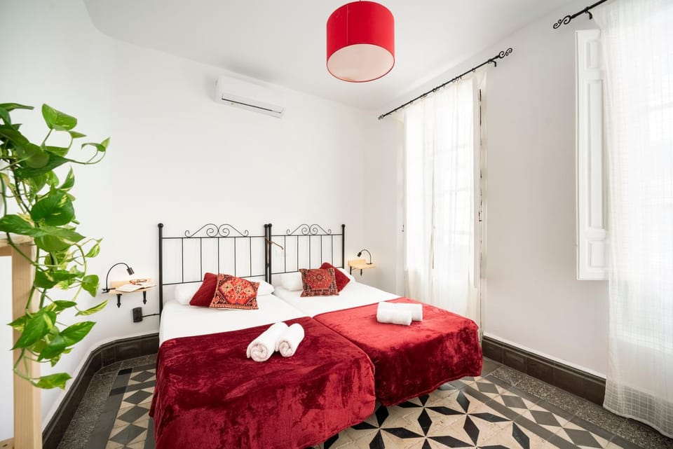 Bed, Photo of the whole room, Bedroom, heating, storage, towels, wardrobe, air conditioner