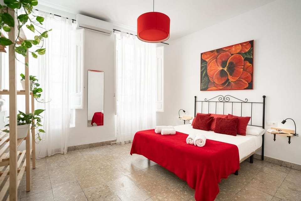 Bed, Photo of the whole room, Bedroom, heating, storage, towels, wardrobe, air conditioner