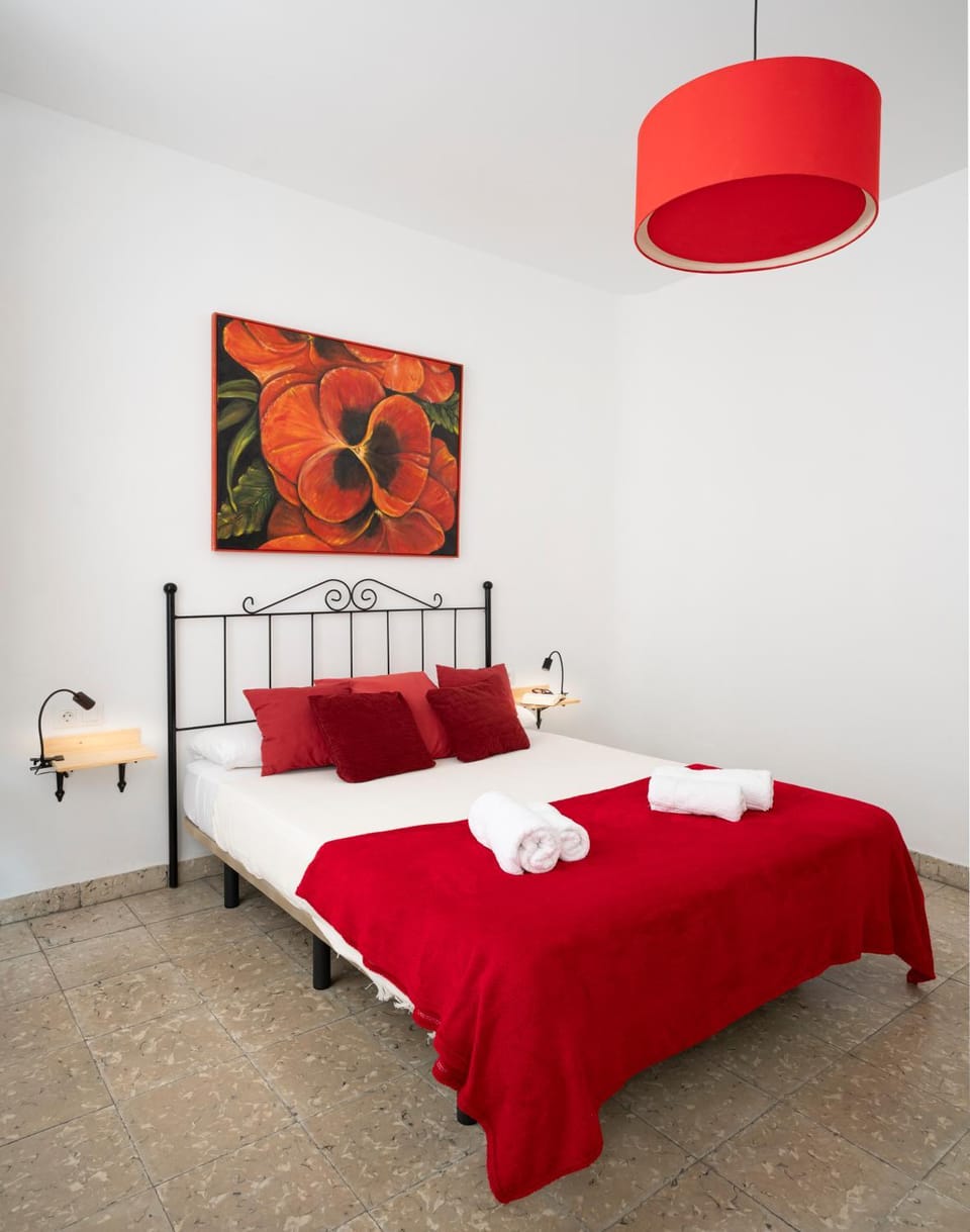 Bed, Bedroom, towels