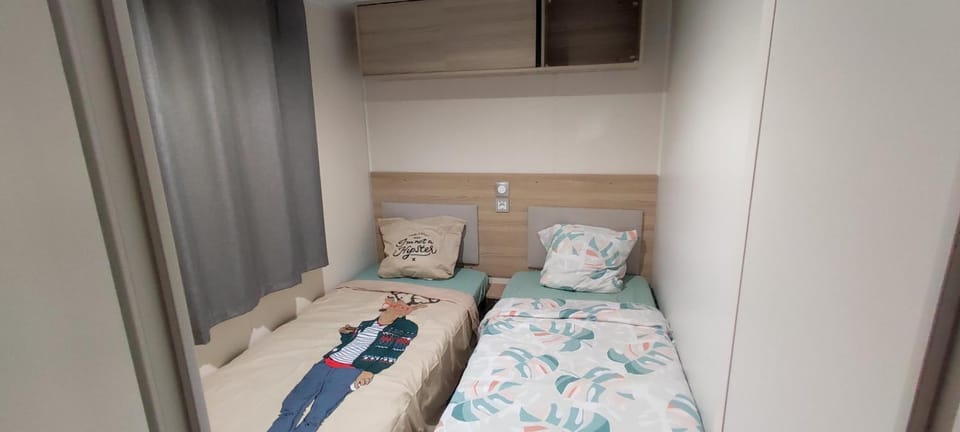 mobil home chaleureux et idyllique Campground/ 
RV Resort in Lattes