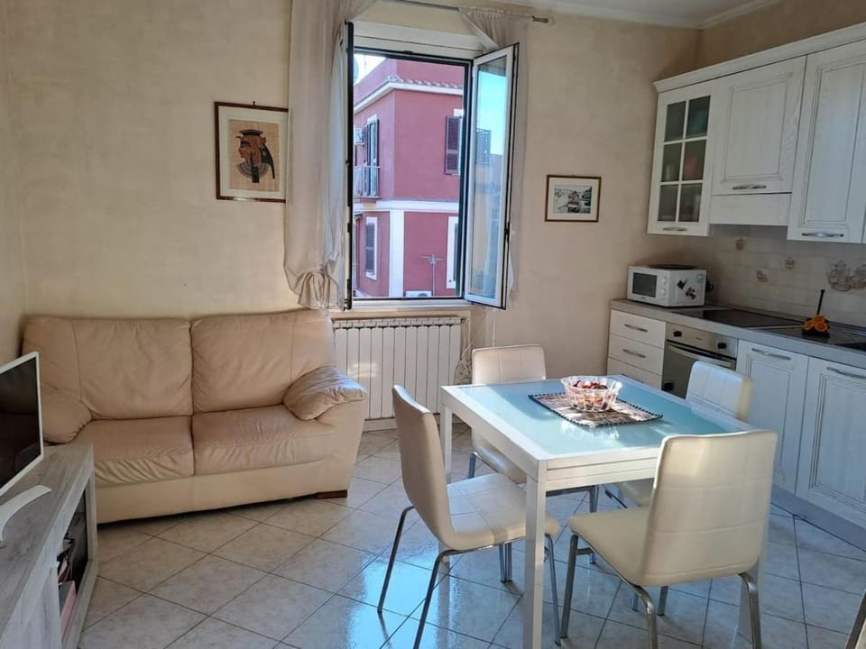Living room, Seating area, Dining area, oven, stove