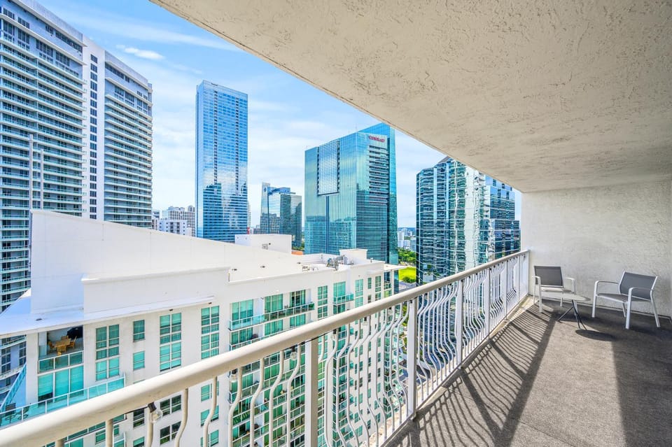 View (from property/room), Balcony/Terrace, Seating area, City view