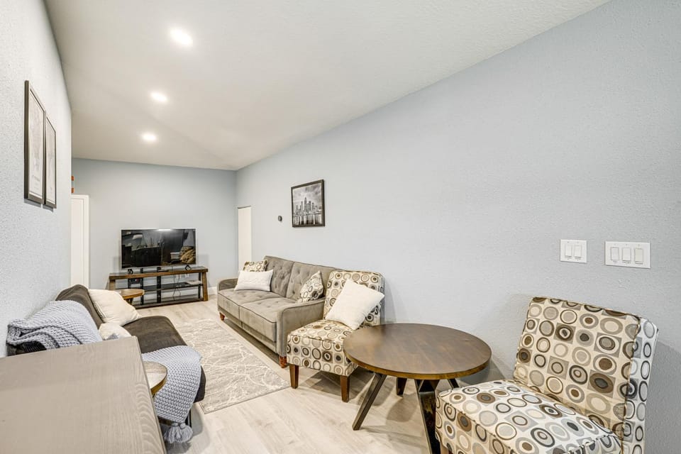 Pasture & Pond Views: Lovely Lutz Apartment Apartment in Tampa