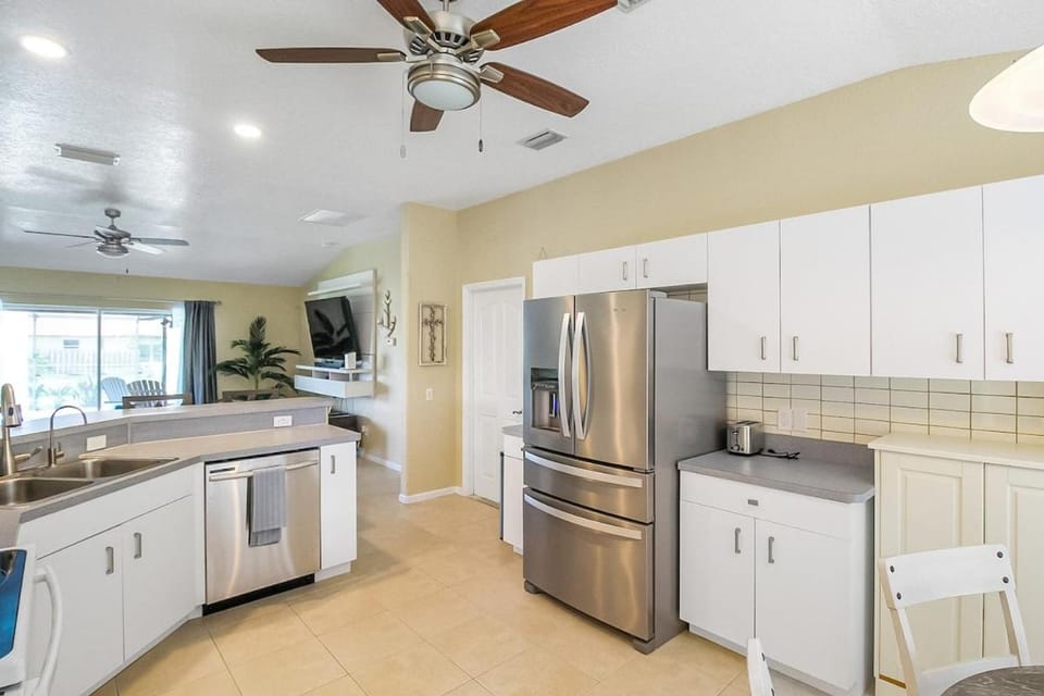 Kitchen or kitchenette, dishwasher