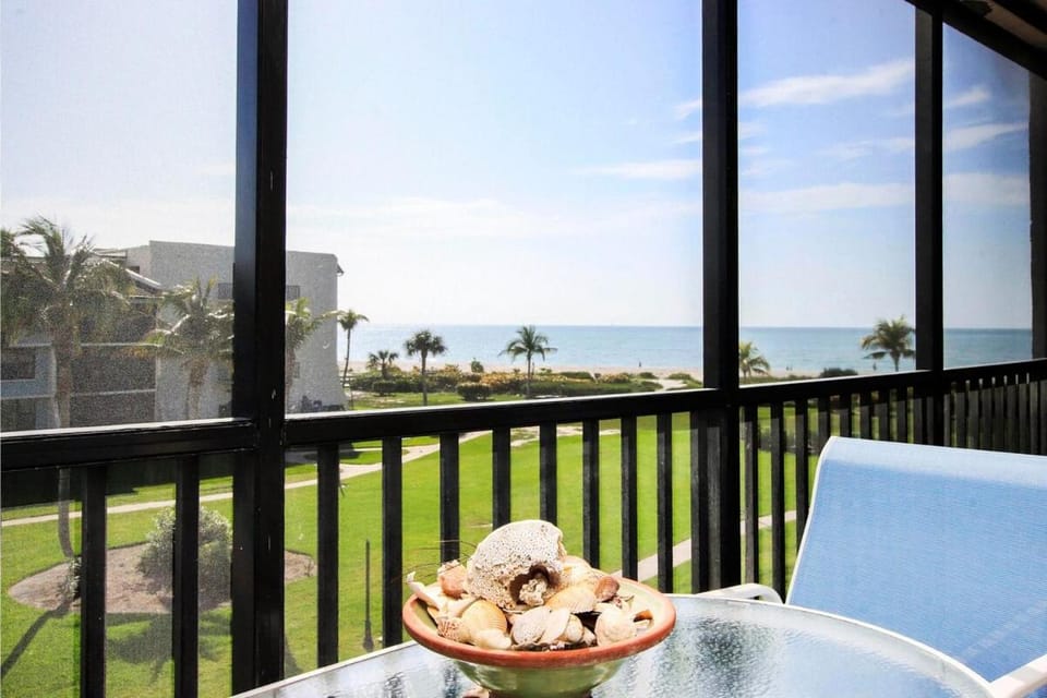 Patio, View (from property/room), Balcony/Terrace, Seating area, Beach, Sea view