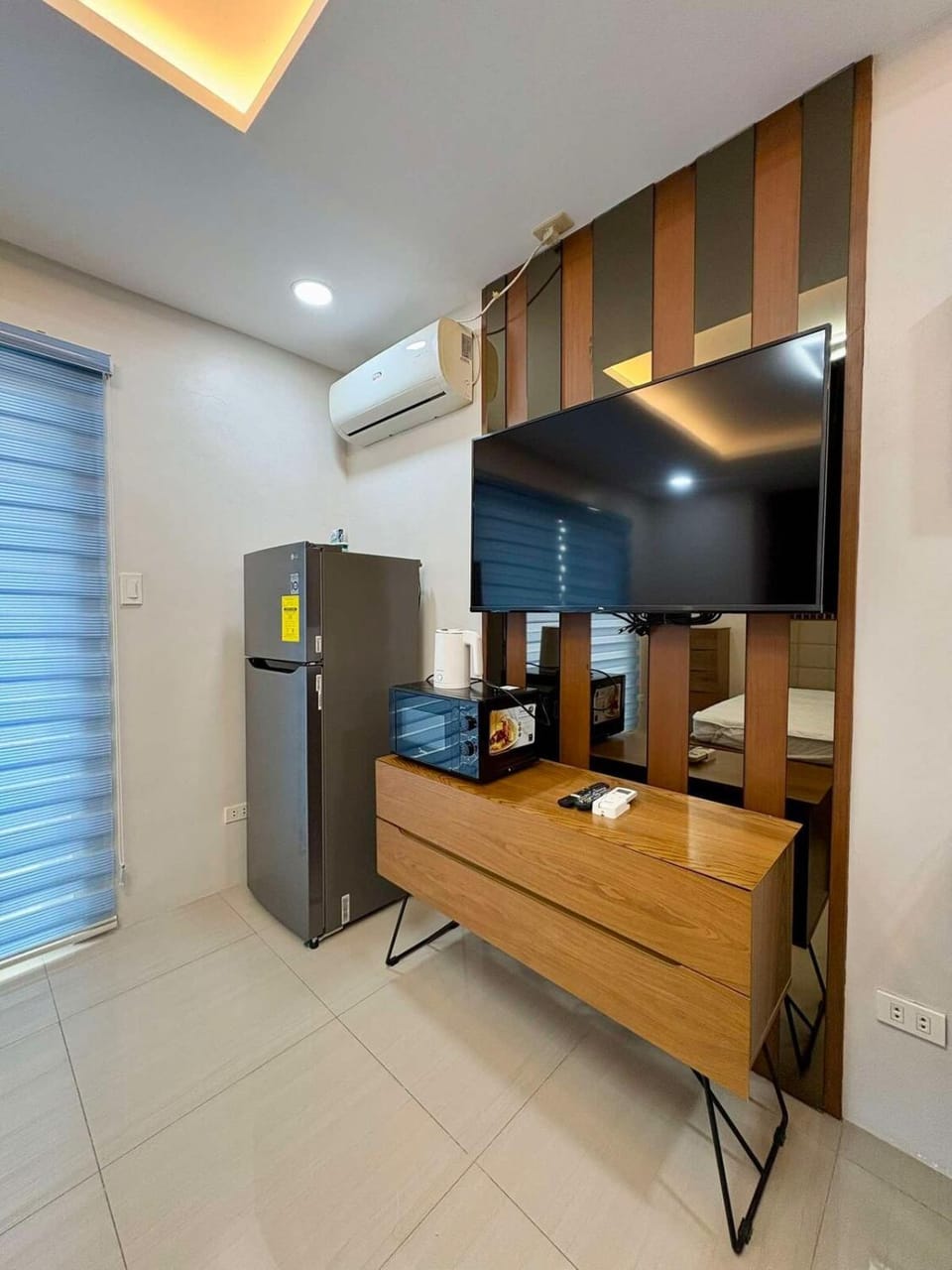 Sheryll Escapes - Angelic Premiere studio with balcony WiFi & Housekeeping Apartment in Angeles