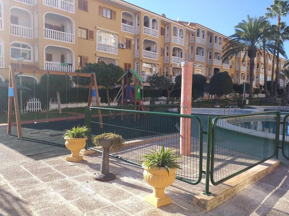Apartamento con piscina y pista de tenis a un paso de la playa Apartment in El Campello