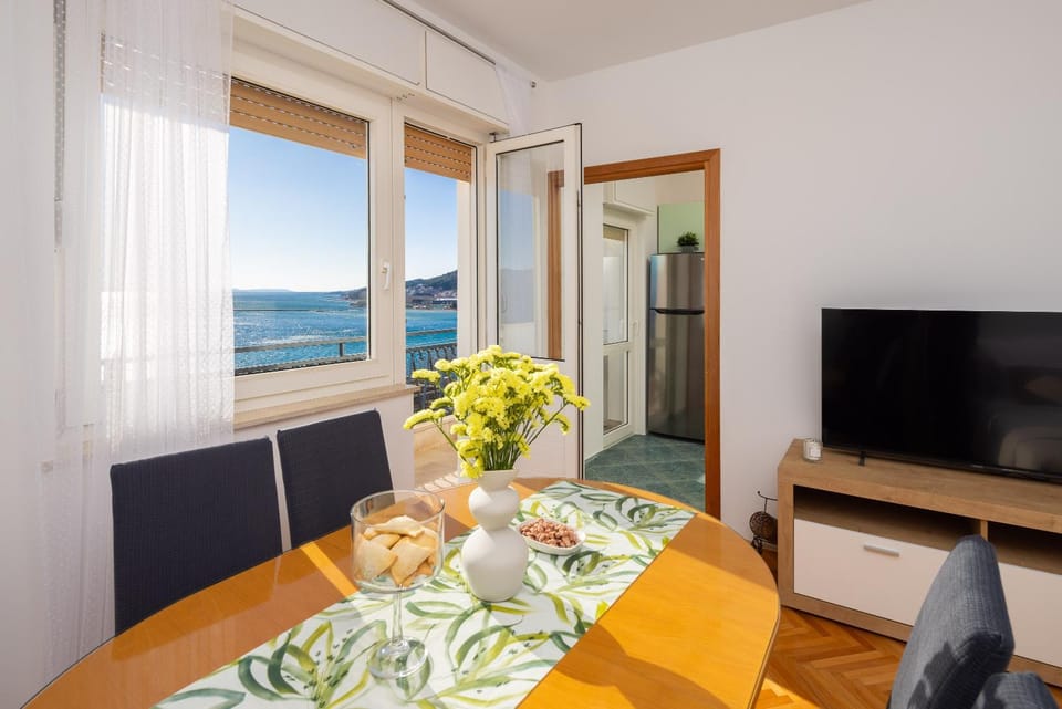 TV and multimedia, Balcony/Terrace, Dining area, Sea view