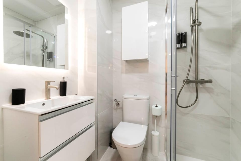 Shower, Bathroom, towels