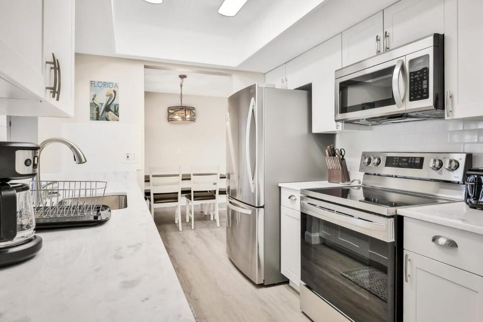 Coffee/tea facilities, Kitchen or kitchenette, oven