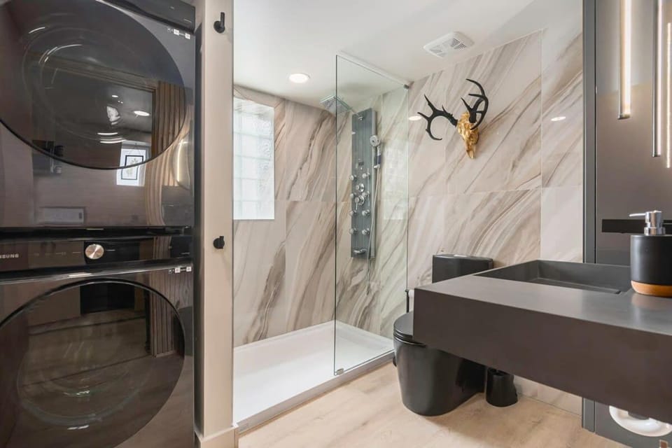 Lux Studio Oasis Hot Tub Cozy Heated Floors Apartment in Omaha