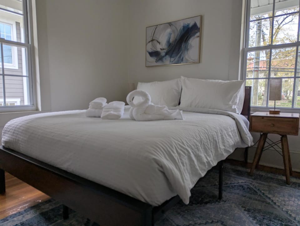 Walk to Duke & Dining Charming Historic 2BR Apartment in Durham