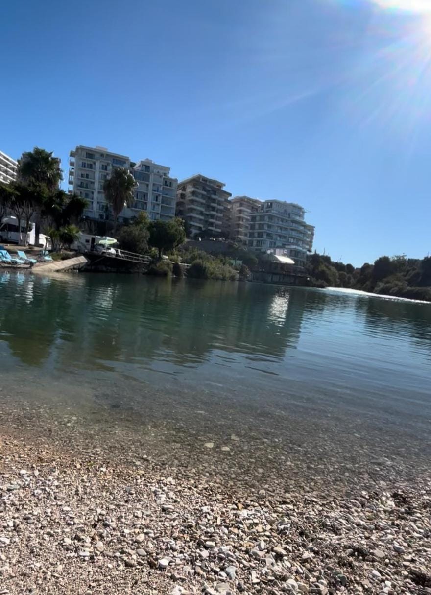 Ellie's Sunset Beach Apartment Apartment in Sarandë
