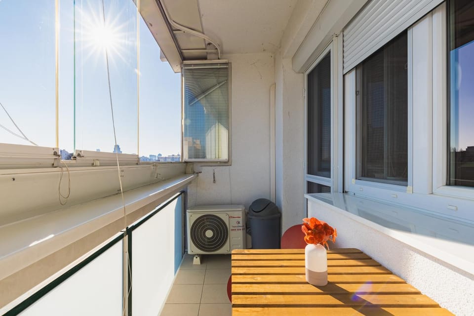 Day, Balcony/Terrace, air conditioner