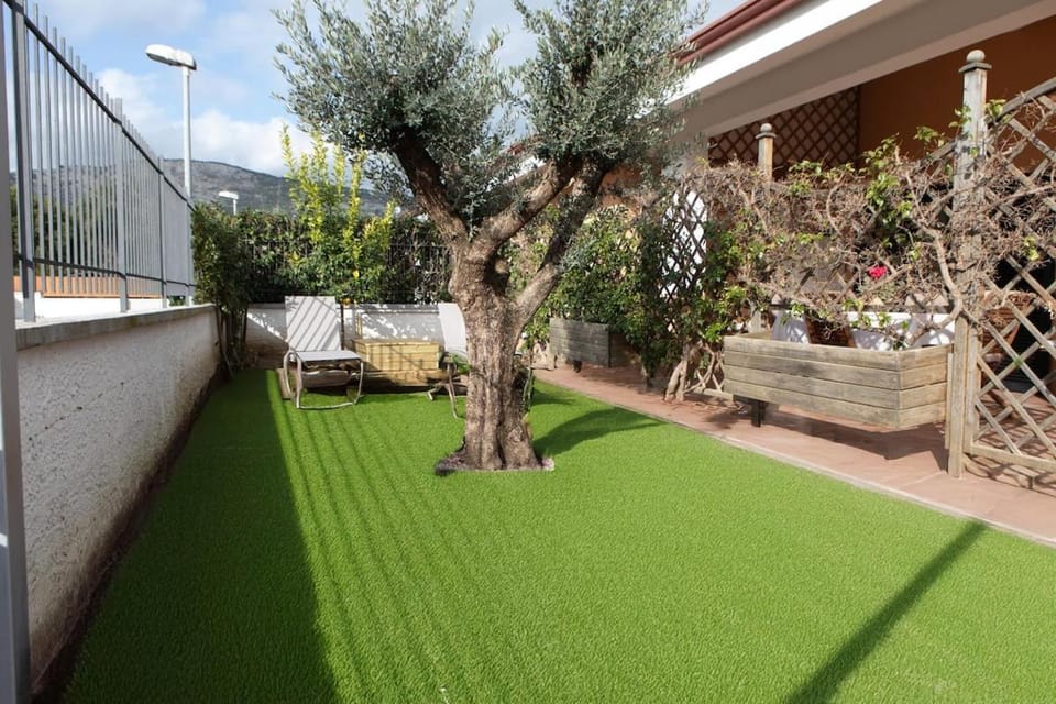 Property building, Patio, Day, Garden, Garden view