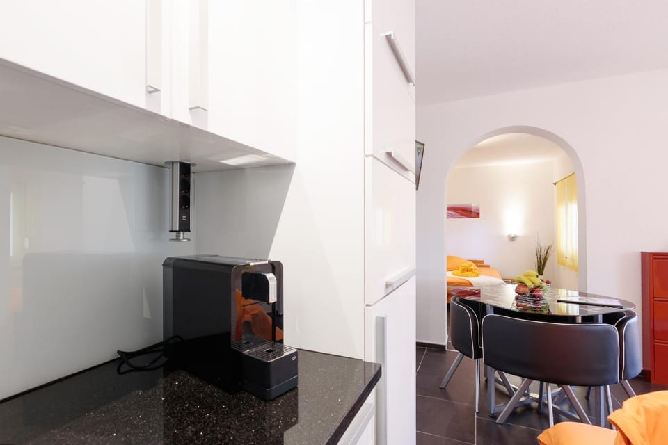 Coffee/tea facilities, Kitchen or kitchenette