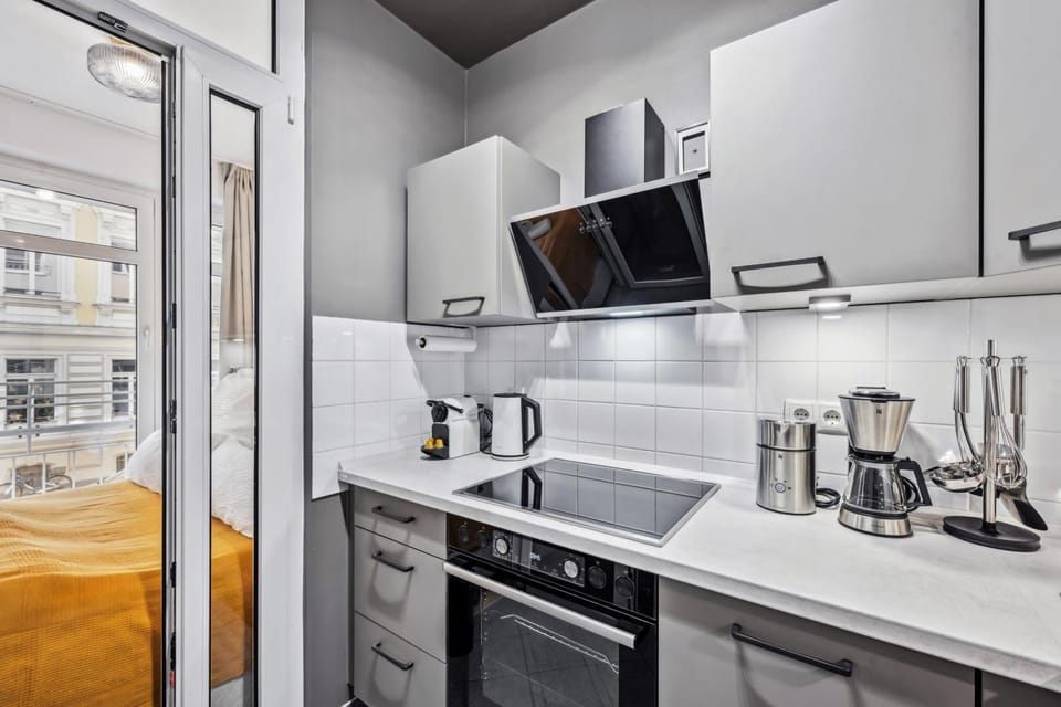 Coffee/tea facilities, Kitchen or kitchenette, oven