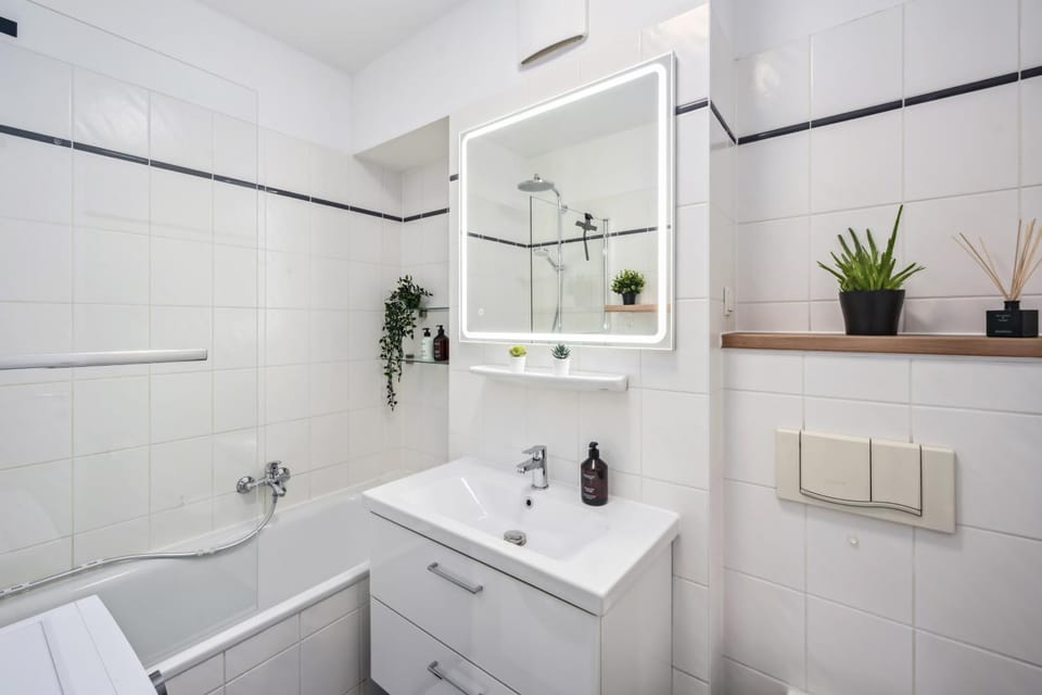 Shower, Toilet, Bathroom, Bath, towels