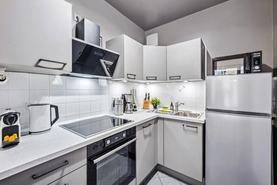 Coffee/tea facilities, Kitchen or kitchenette, dishwasher, oven, stove, toaster