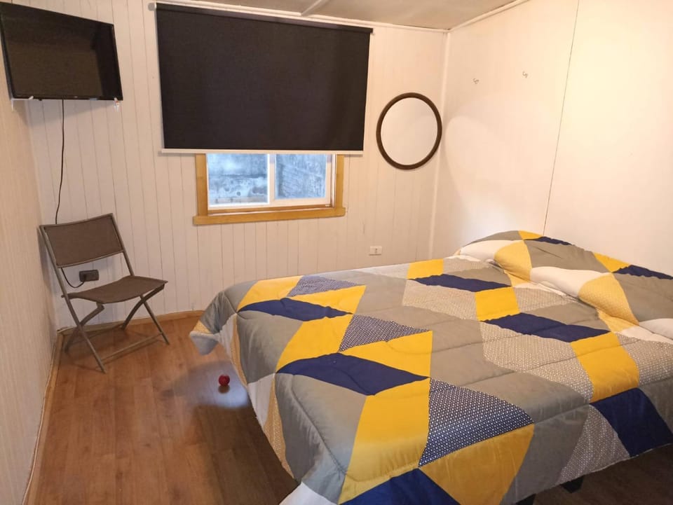 Bed, TV and multimedia, Bedroom