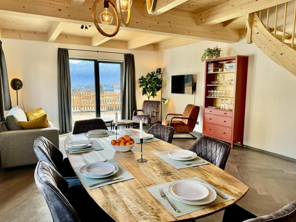 Living room, Dining area