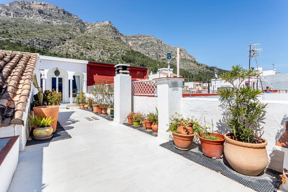 Property building, Neighbourhood, Garden, View (from property/room), Balcony/Terrace, Garden view, Garden view, Mountain view, Mountain view