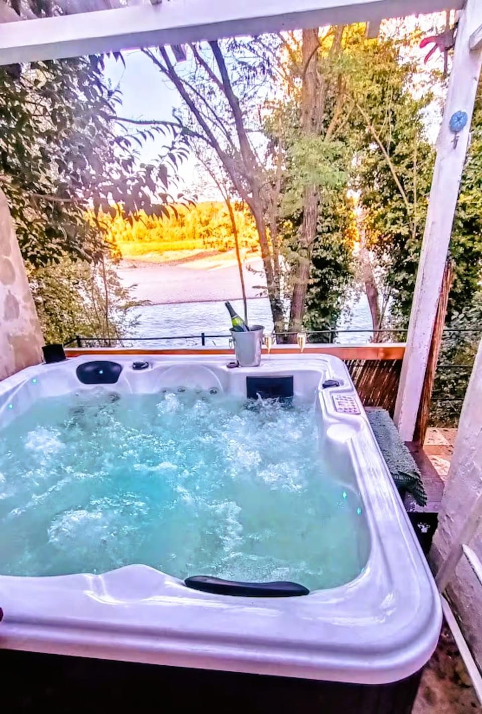 Natural landscape, Spa and wellness centre/facilities, Fitness centre/facilities, River view