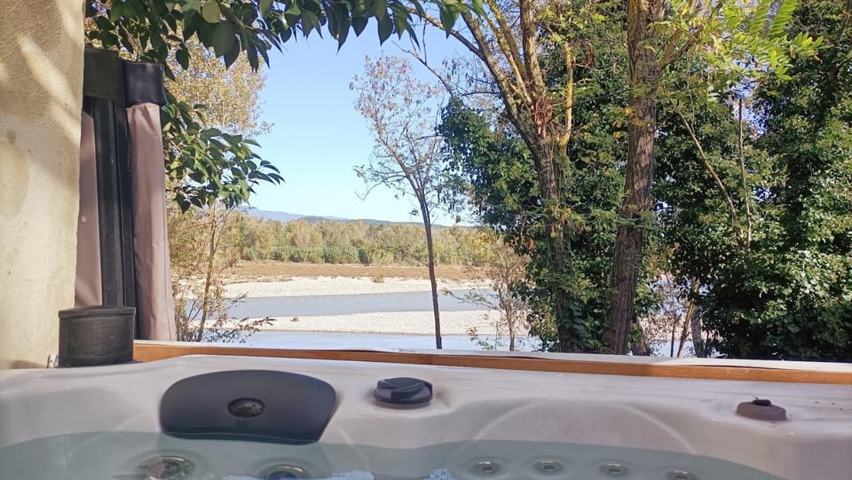 Natural landscape, Hot Tub, Spa and wellness centre/facilities, Spa and wellness centre/facilities, Fitness centre/facilities, River view