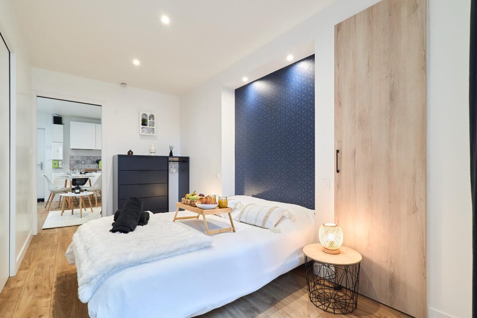 Bed, Photo of the whole room, Bedroom, wardrobe