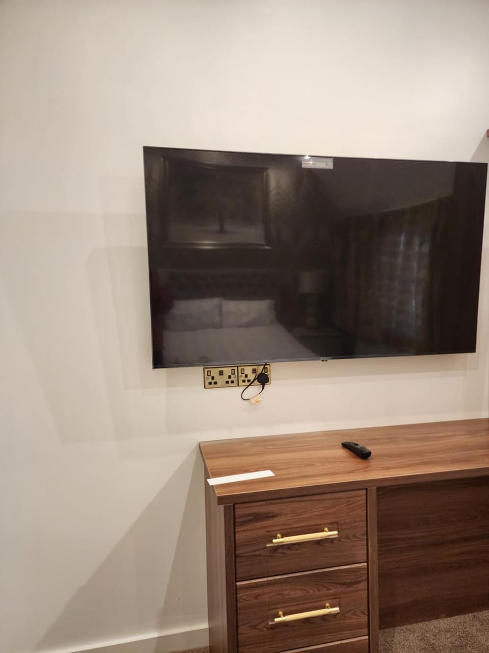 CITY CENTRE LUXURY House WITH THREE VERY LARGE SIZE BEDROOMS House in Belfast