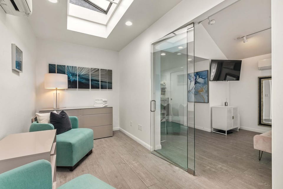 Chic La Jolla Studio Steps to Ocean & Dining Apartment in La Jolla