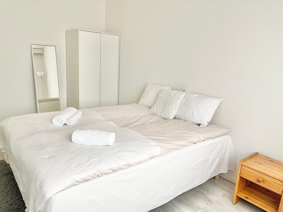 Double bed room in An apartment with lovely cats Vacation rental in Helsinki