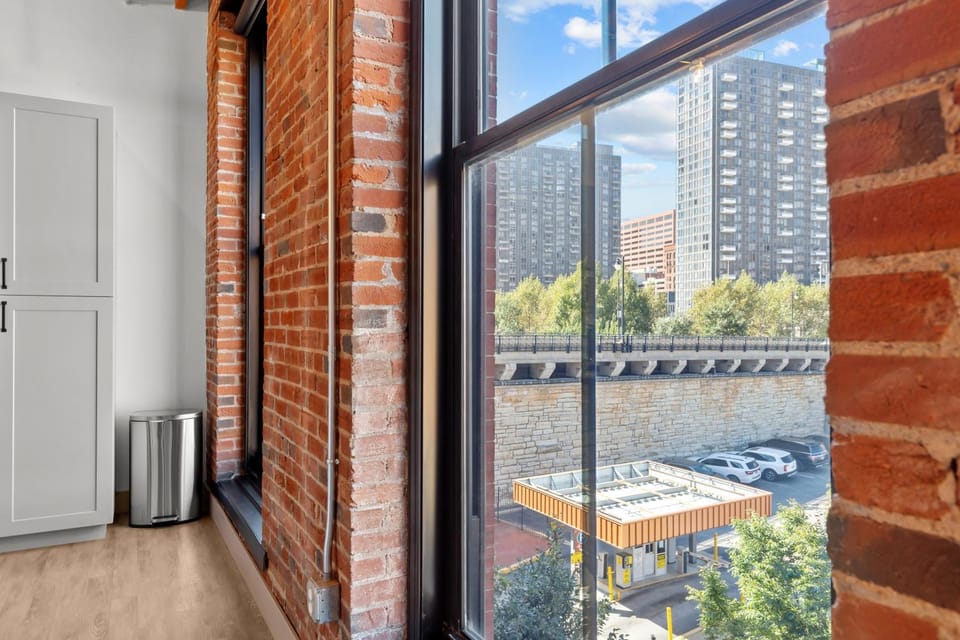 Brick & Bed Riverfront Lofts, G 301 Apartment in Saint Louis