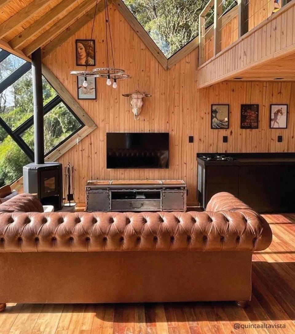 Communal lounge/ TV room, TV and multimedia, Living room, Seating area, Evening entertainment